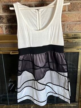 SIZE MEDIUM M Cream with gray and silver accent mini dress lot6060